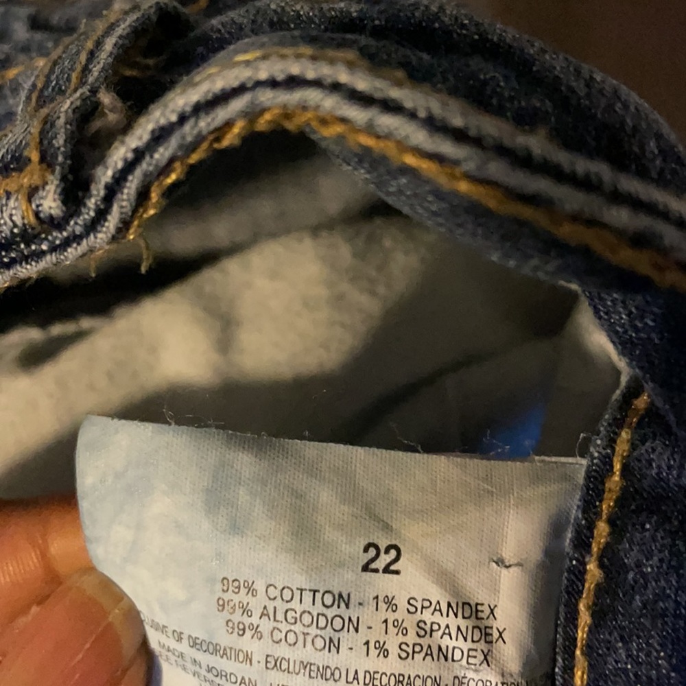 Gently used L.e.i jeans with detailed back pockets - Picture 3 of 4